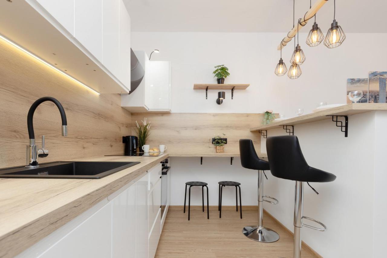 Roomy Apartment Oczapowskiego In Bielany By Noclegi Renters ワルシャワ エクステリア 写真