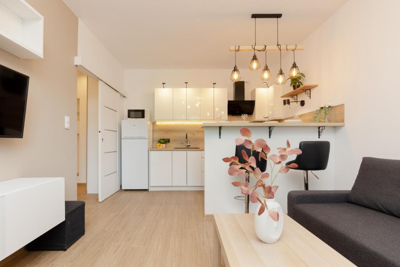 Roomy Apartment Oczapowskiego In Bielany By Noclegi Renters ワルシャワ エクステリア 写真